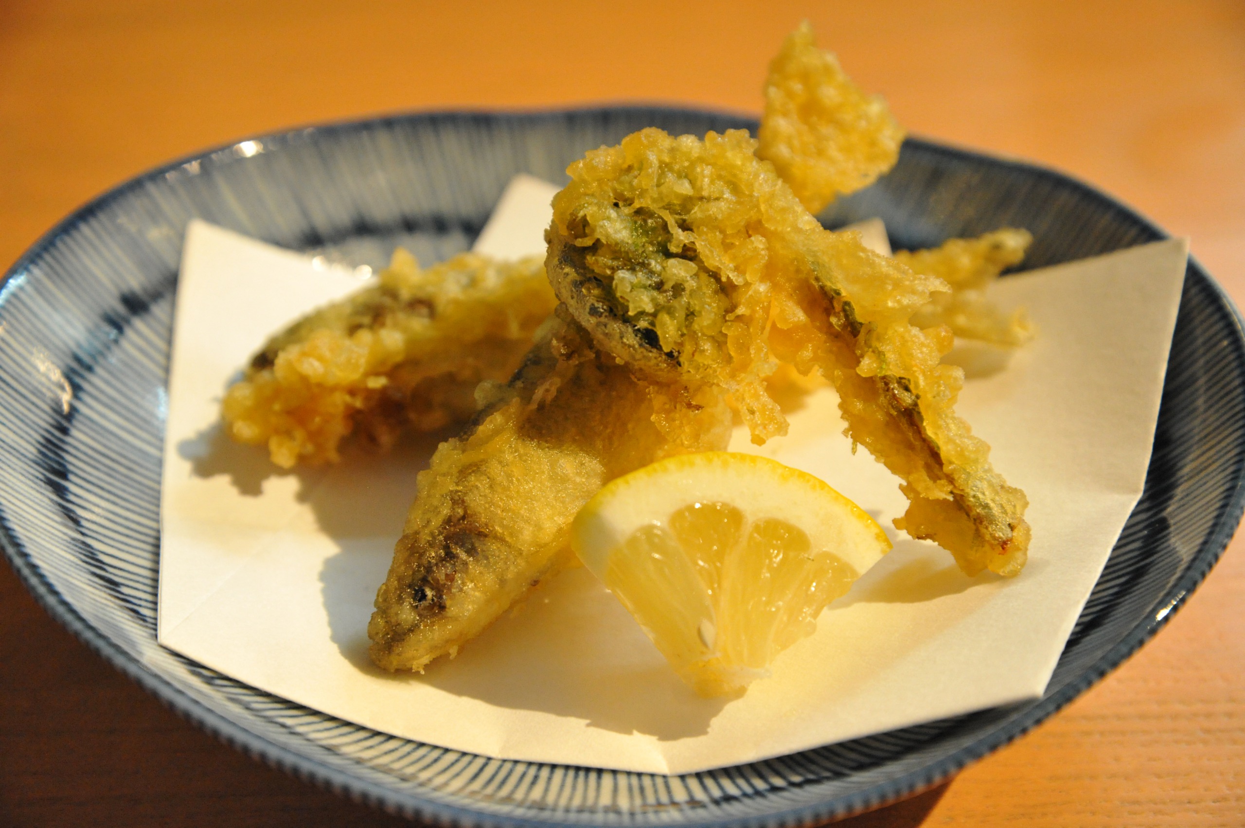 【揚物】 稚鮎とこごみの天麩羅。日本酒に合う５月の揚物は稚鮎に限ります