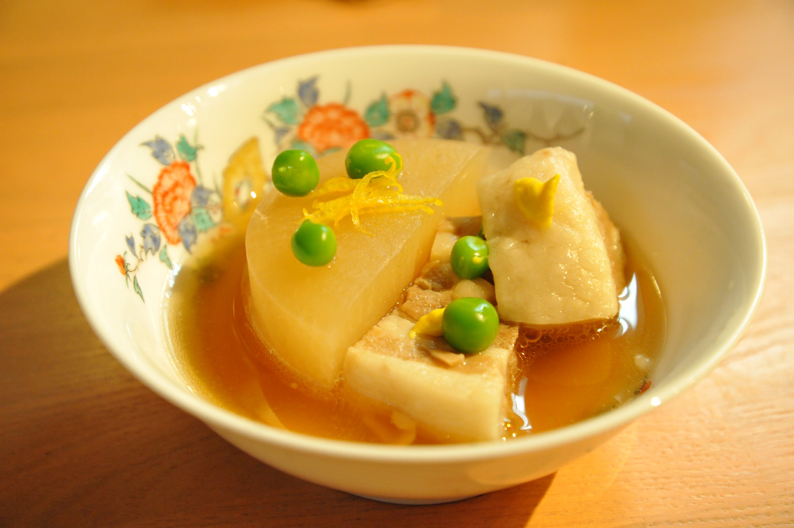 【煮物】 神奈川県愛甲郡清川村　清川恵水ポーク角煮。肉質がきめ細かく柔らかで甘みのある脂はさらりとしています。